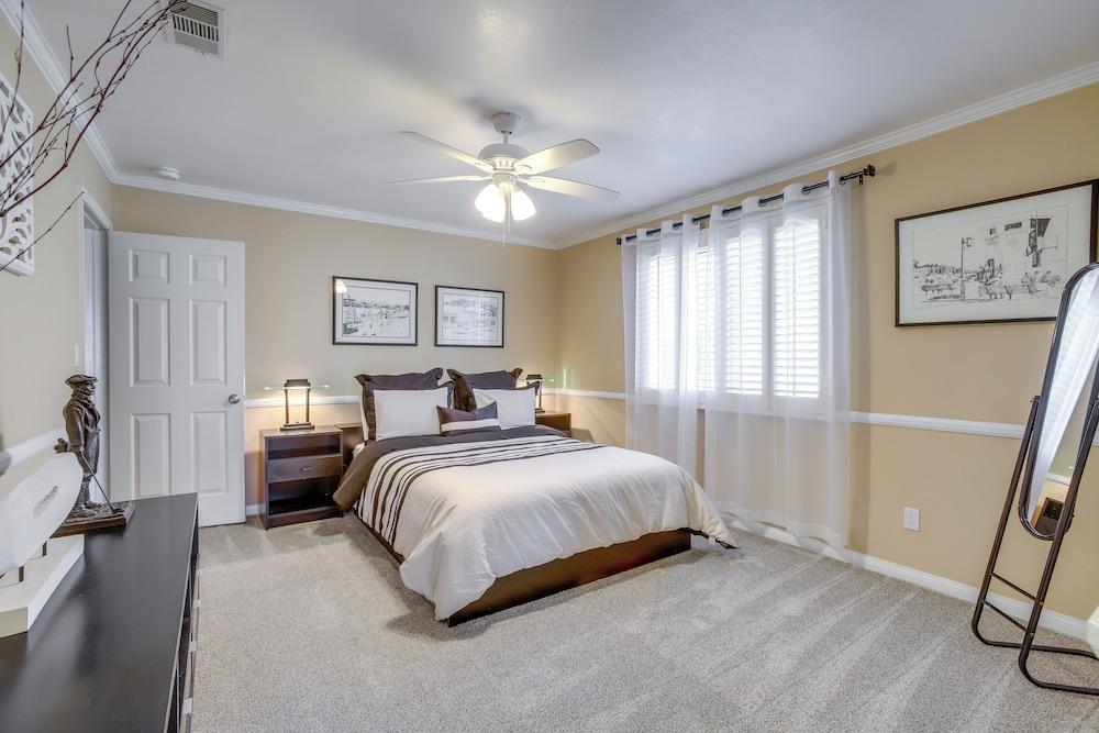 Palm Desert Escape w/ Patio & Shared Pool!