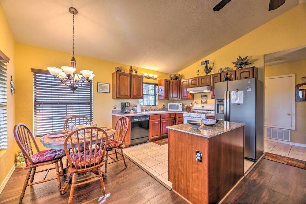 Ruidoso Cabin w/ Hot Tub & Mtn Views!