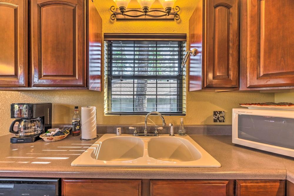 Ruidoso Cabin w/ Hot Tub & Mtn Views!