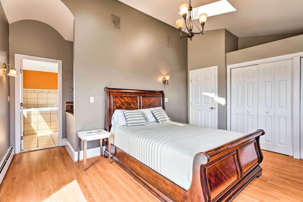 Coastal Abode w/ Beach Views, Walk to Beach & Bars