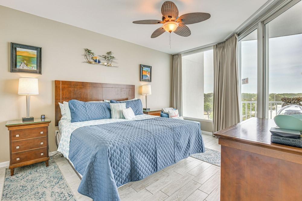 Walk to Beach: Poolside Oasis in Palms of Destin!