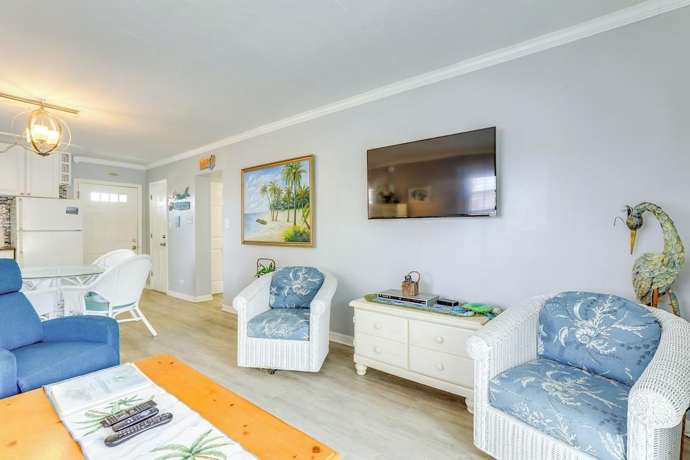 Beach & Pool Access: Gulf Coast Villa w/ Balcony