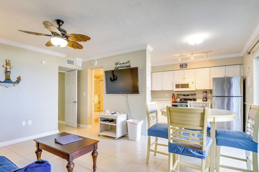 Gulf Getaway With Porch + Direct Beach Access!