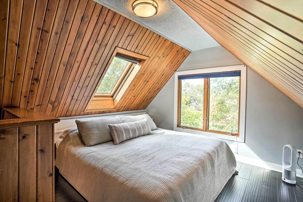 Minneapolis Townhome w/ Loft < 3 Mi to Dtwn!