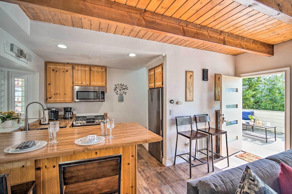 Crestline Cabin w/ Deck: 1 Mi to Lake Gregory