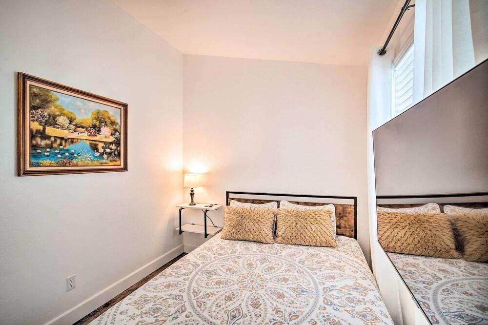 Crestline Cabin w/ Deck: 1 Mi to Lake Gregory