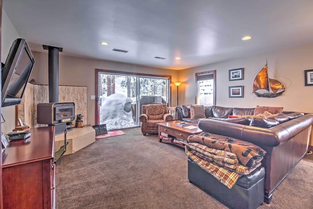 Private Deck & Community Pool: Incline Village Gem