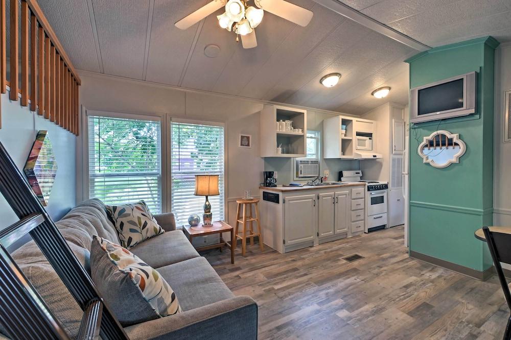 Cozy Middle Bass Cabin w/ Grill & Lagoon Access!