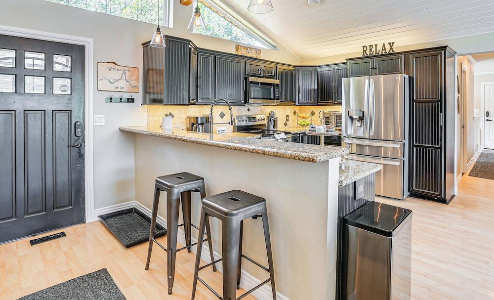 Lakefront Retreat w/ Kayaks, Paddle Boards & Deck!