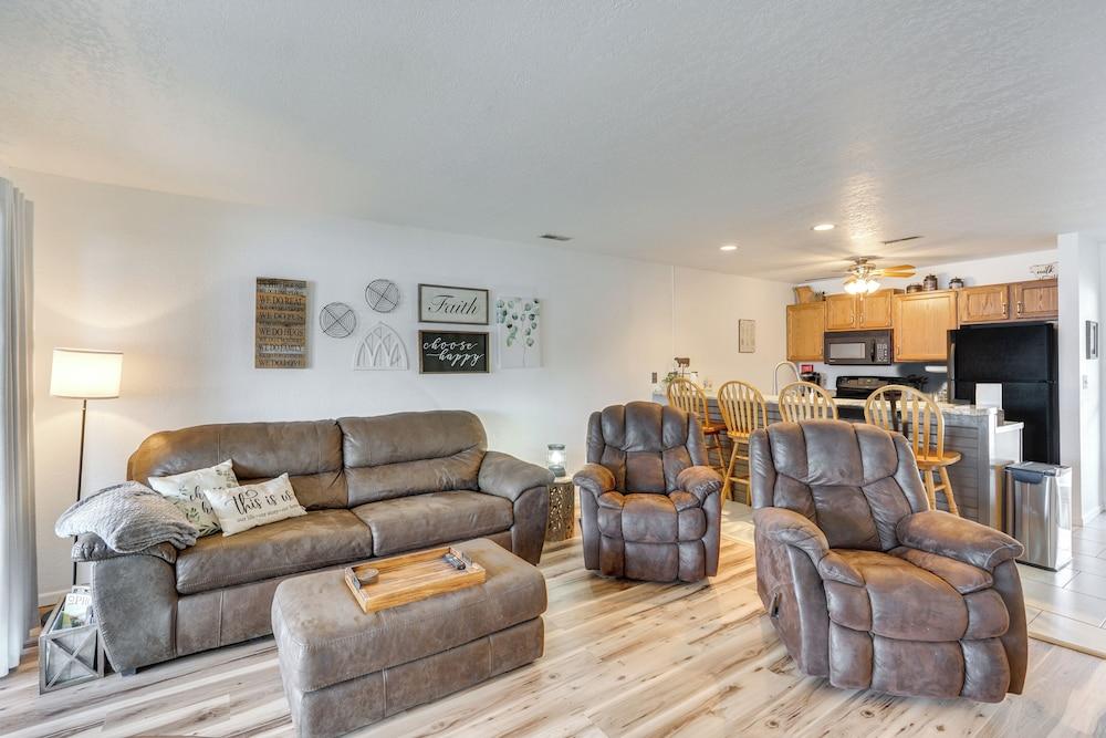 Screened Balcony & Views: Modern Osage Beach Condo