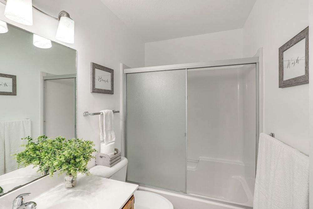 Screened Balcony & Views: Modern Osage Beach Condo