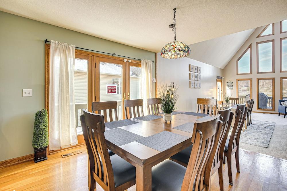 Apple Valley Home, Shared Golf Course On-site