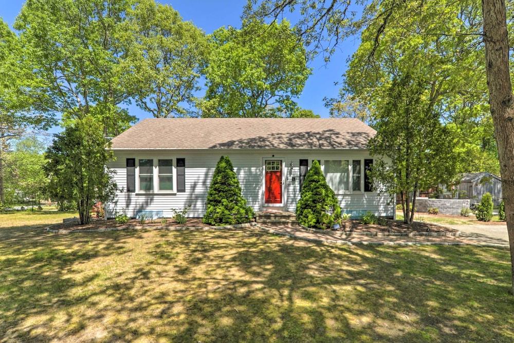 Cape Cod Escape ~ 2 Mi To Beaches & Dining!