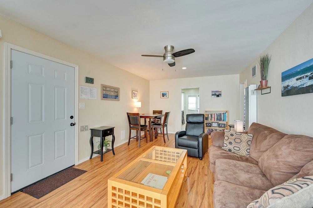 Pacific Beach Apartment: Walk to Beach & Pier!