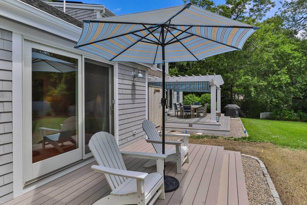 2 Bicycles Provided! Cape Cod Cottage w/ Deck