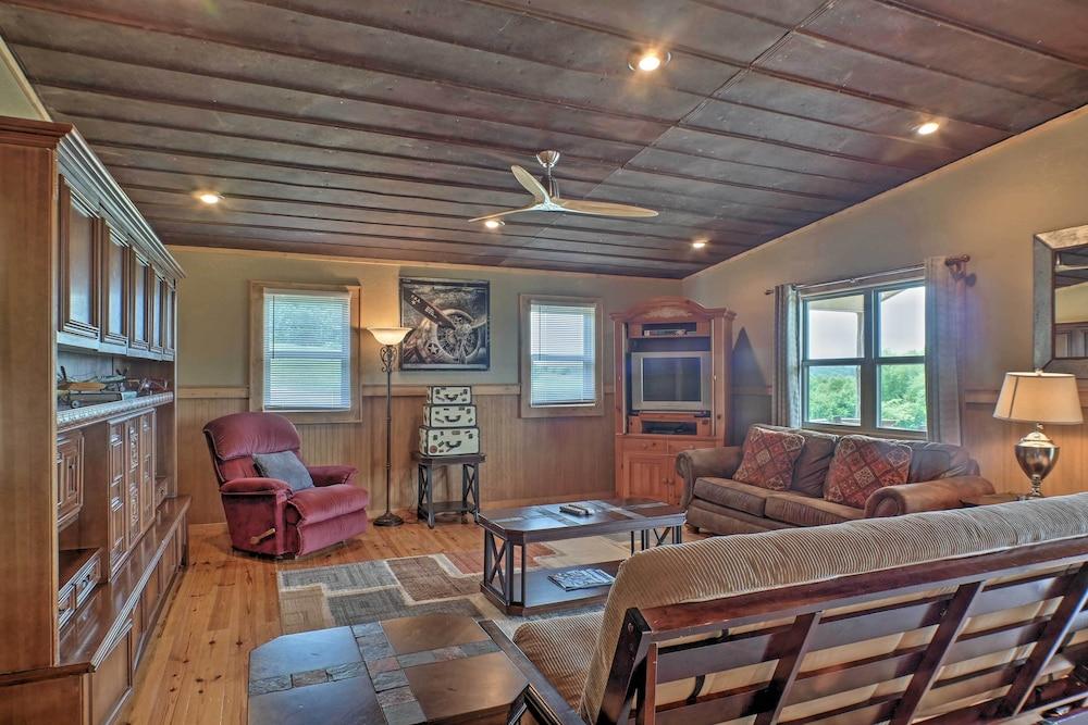 Guntersville Cabin w/ Lake Views!