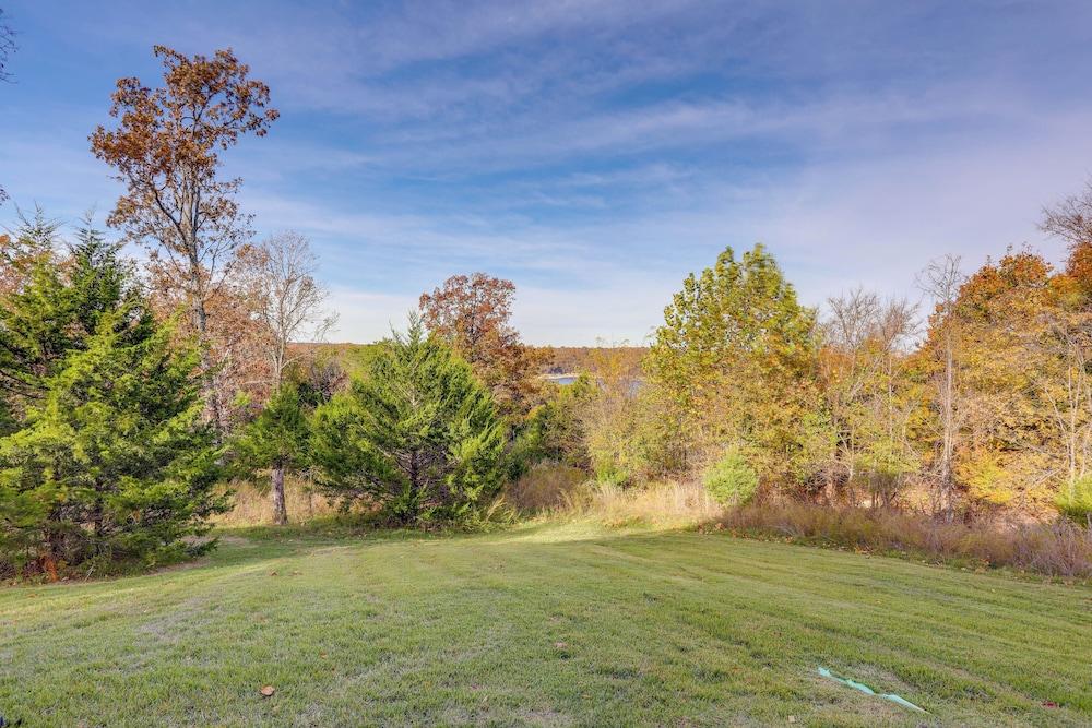 Spacious Norfork Lake Home: Game Room + Views!
