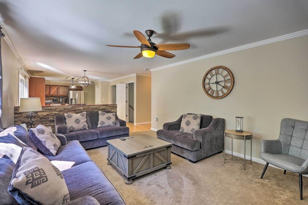 Poconos Escape w/ Hot Tub & Fire Pit