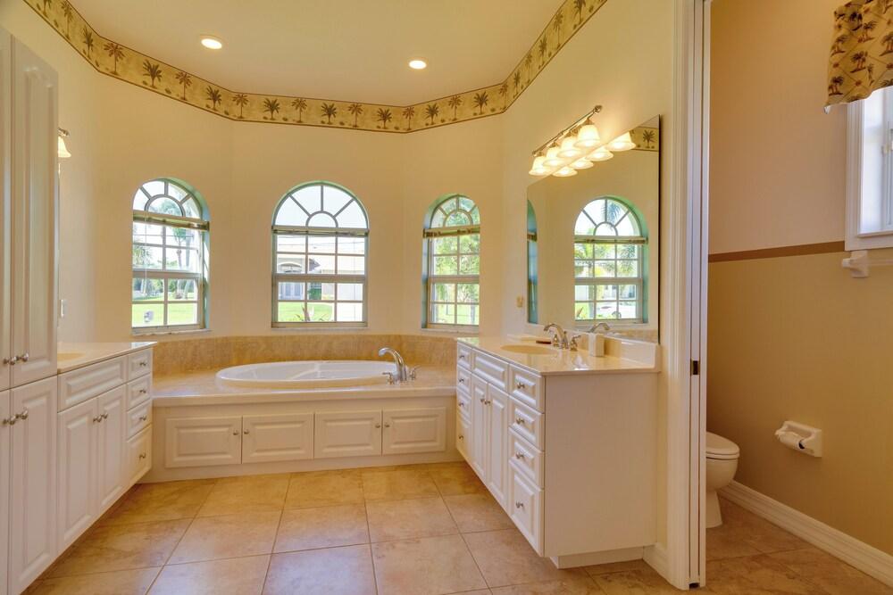 WFH & Relax by Pool: Chic Cape Coral Villa