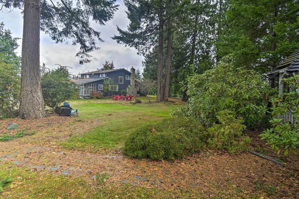 Spacious Home w/ Yard, 20 Miles to Olympic NP