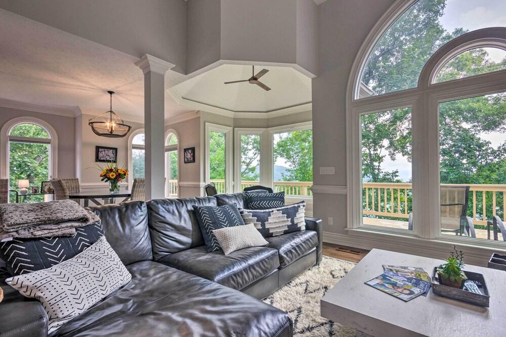 Spacious Elk Mountain Sanctuary w/ Deck & Views!