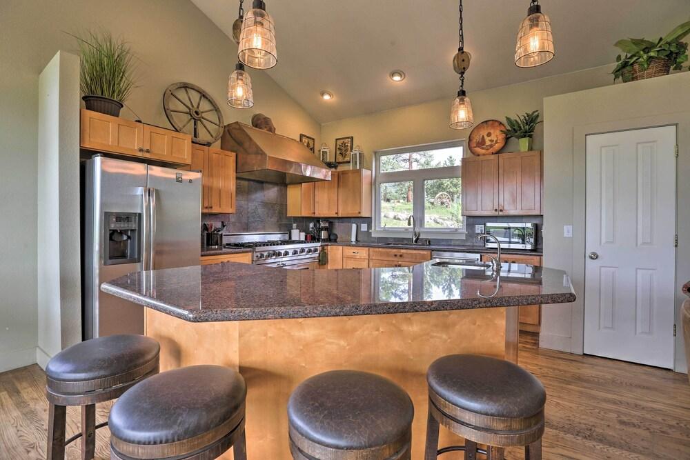 On-site Hiking Access: Mtn-view Conifer Cabin