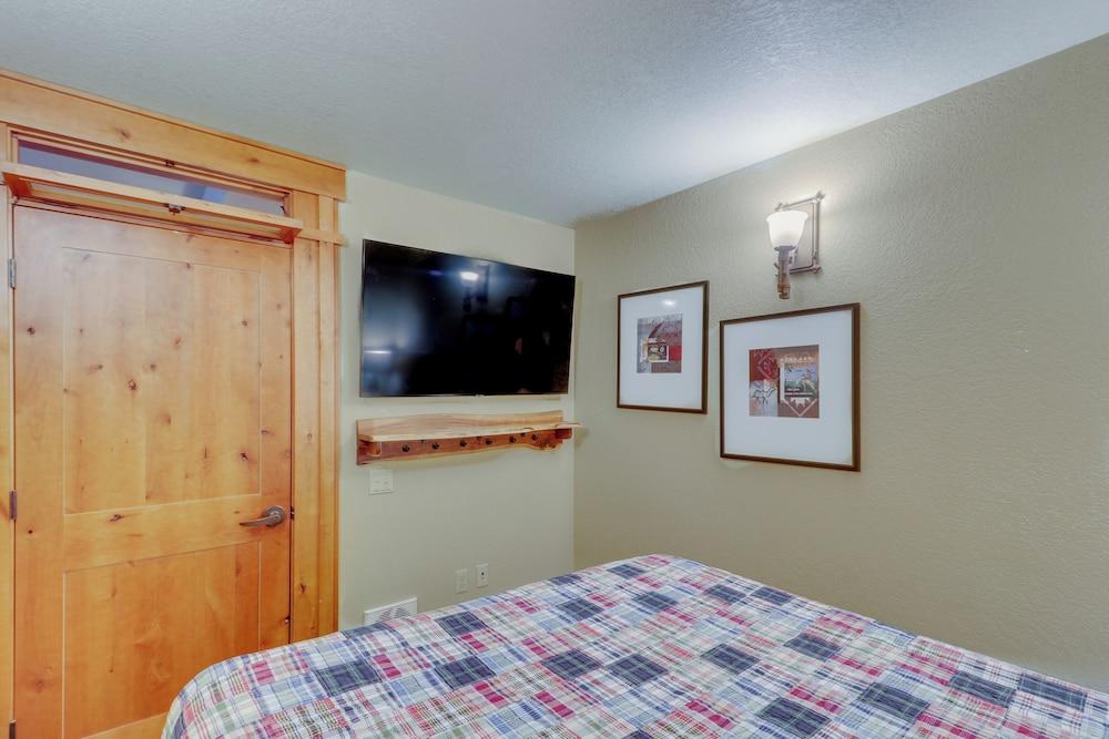 Ski-in/ski-out Whitefish Escape w/ Balcony!