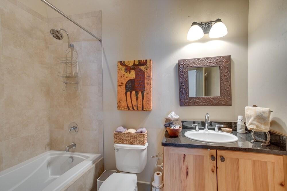 Updated Rustic-chic Condo on Ouray's Main Street!