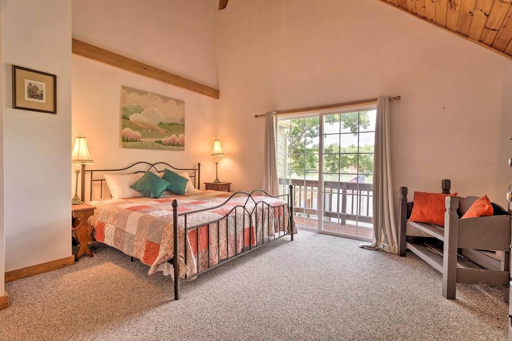 Beautiful Lakeside Milford Family Home & Deck