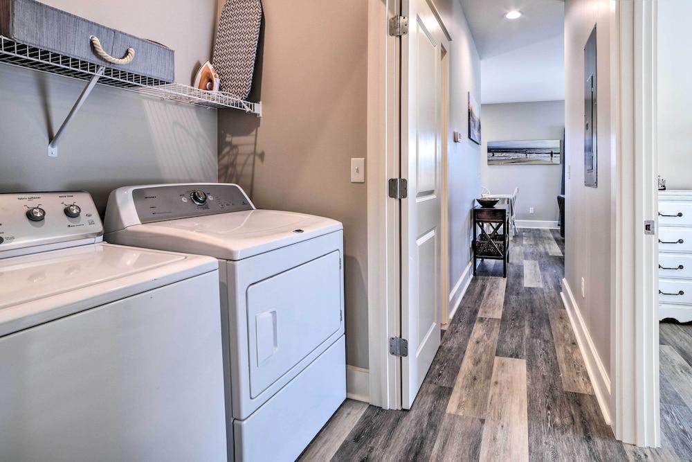 Mexico Beach Getaway w/ Patio - Steps to Beach!