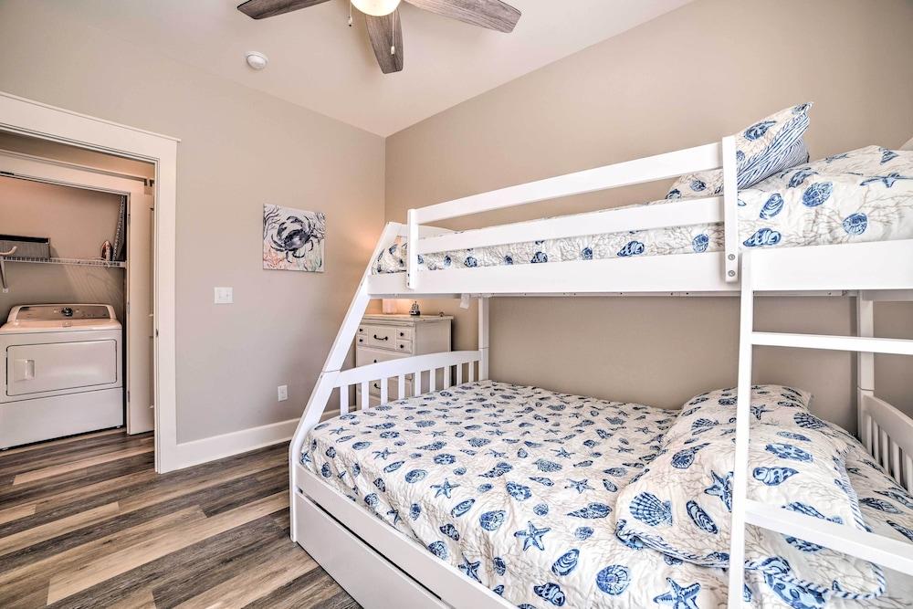 Mexico Beach Getaway w/ Patio - Steps to Beach!