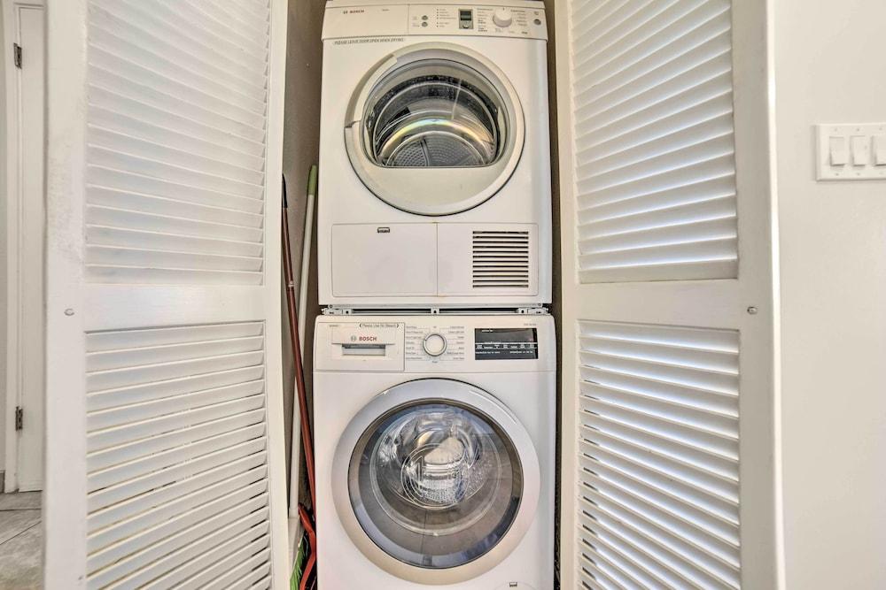 Beachfront Condo: Sunset Views & Pool Access!