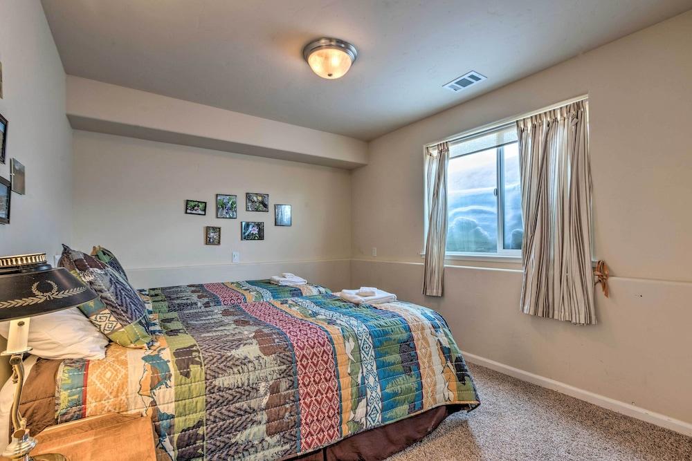 Mountain-view Deck: South Lake Tahoe Retreat!