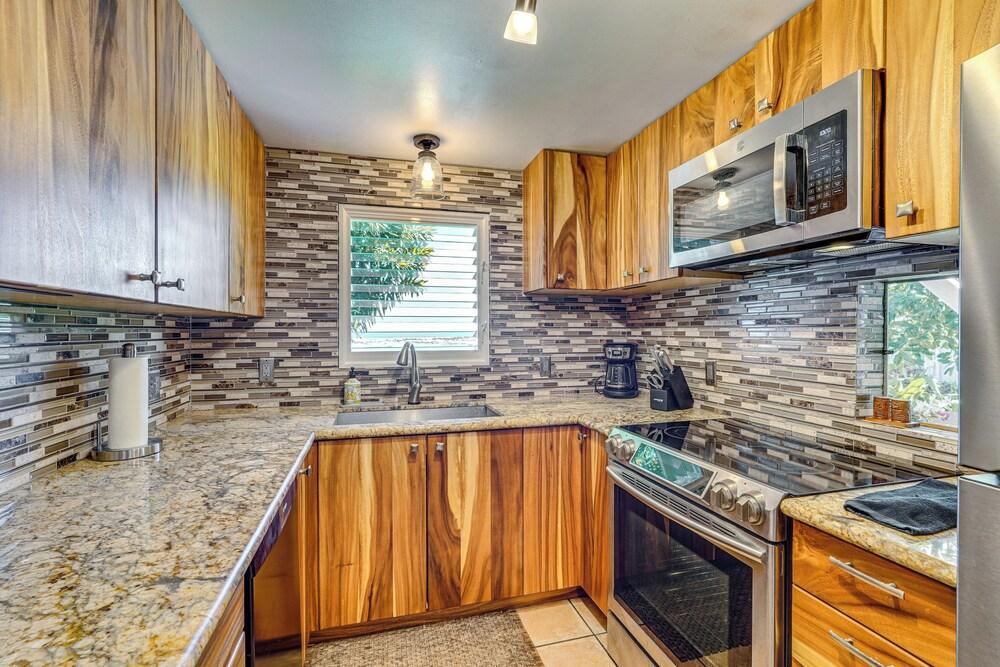 Ultimate Oceanfront Townhome w/ A/C On Kona Coast