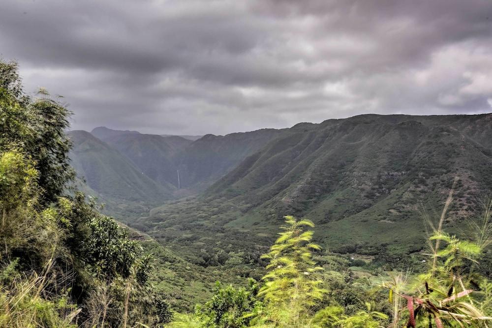 Oceanfront Condo w/ Pool & Grills in Molokai!