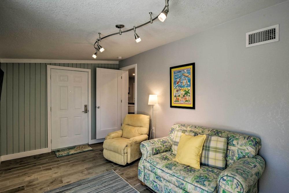 Tasteful Home w/ Patio + Grill < 2 Mi to Beach!