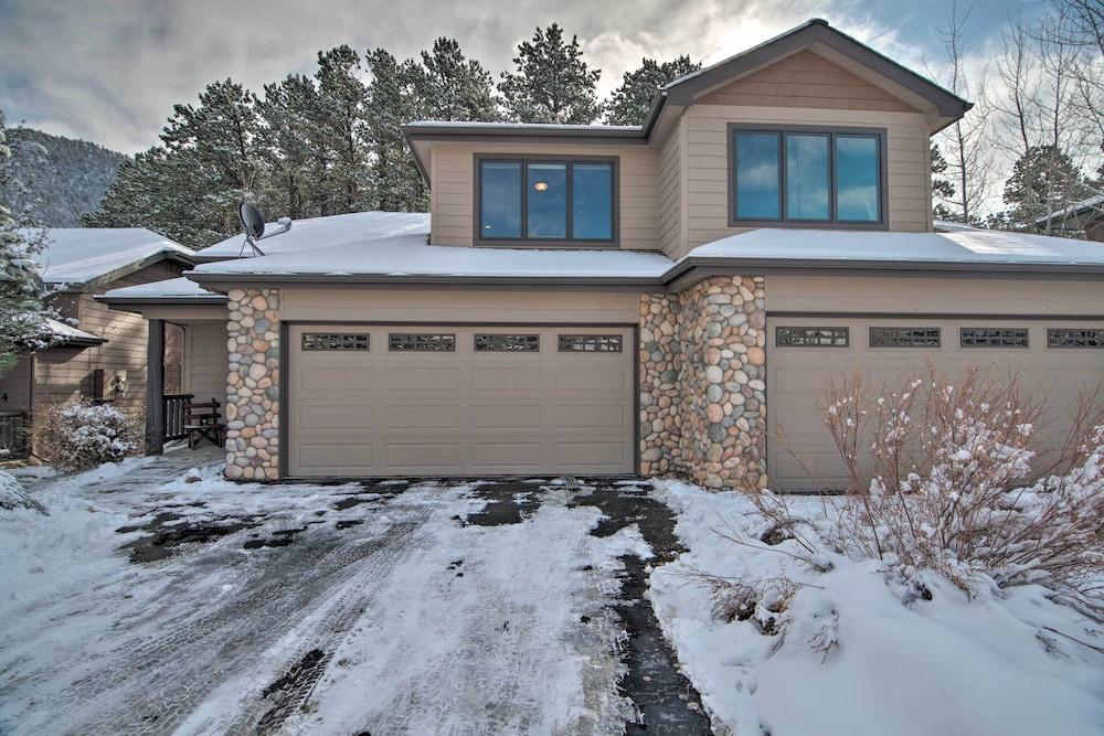 Spacious Estes Park Home on Big Thompson River!