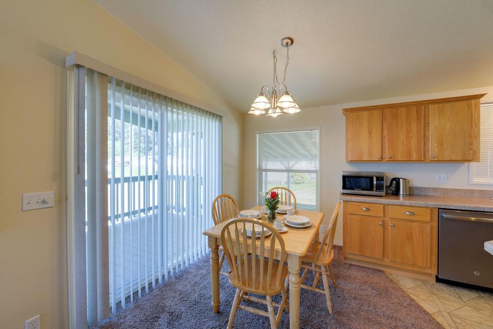 Smith River Home w/ Boat Launch & Ocean Views