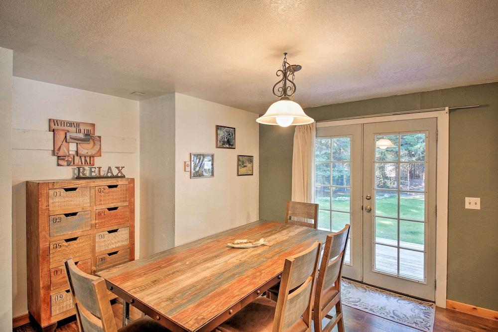 Quaint Priest Lake Cabin w/ Patio < 1 Mi to Lake!