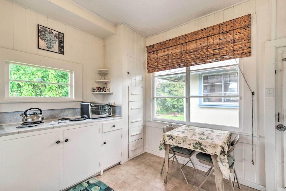 Hilo Home Base - 3 Miles to State Park & Beach!