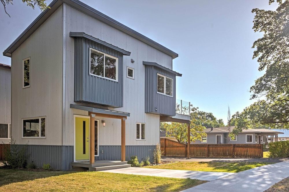 Missoula Getaway w/ Balcony, 2 Mi to Downtown!
