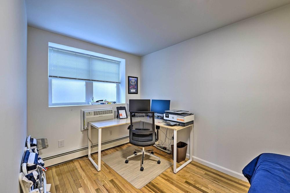 Central & Contemporary NJ Condo: Steps to Shore!