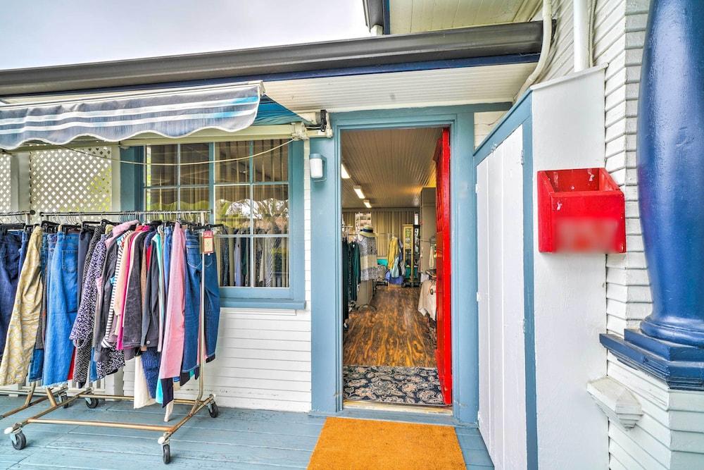 Cozy Carpinteria Apartment: Walkable Location