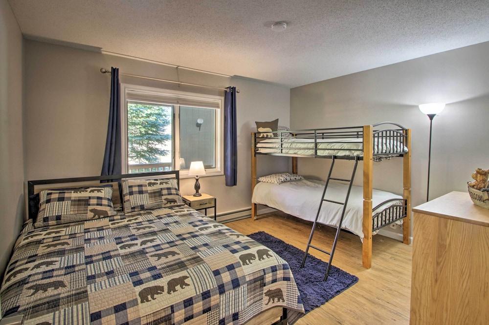 Intervale Family Retreat: Mtn View & Pool Access!