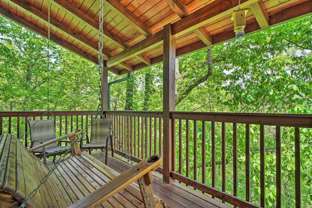Saltwater Pool & Mtn-view Deck: Pigeon Forge Cabin