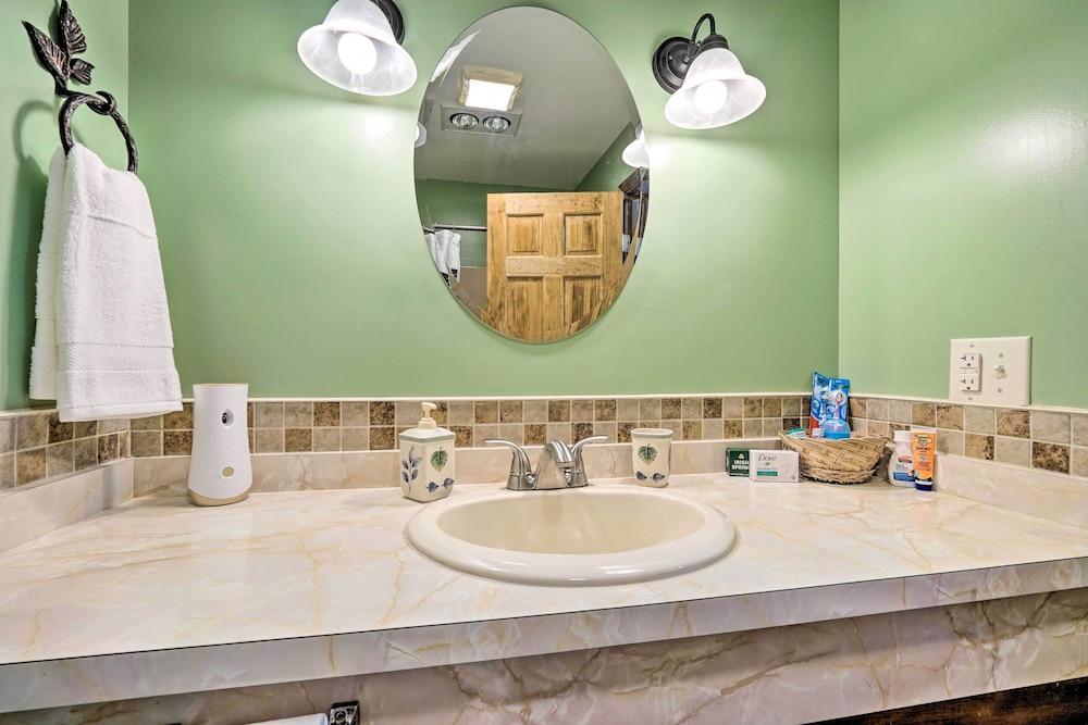 Bolton Landing Winter Escape: Walk to Lake!