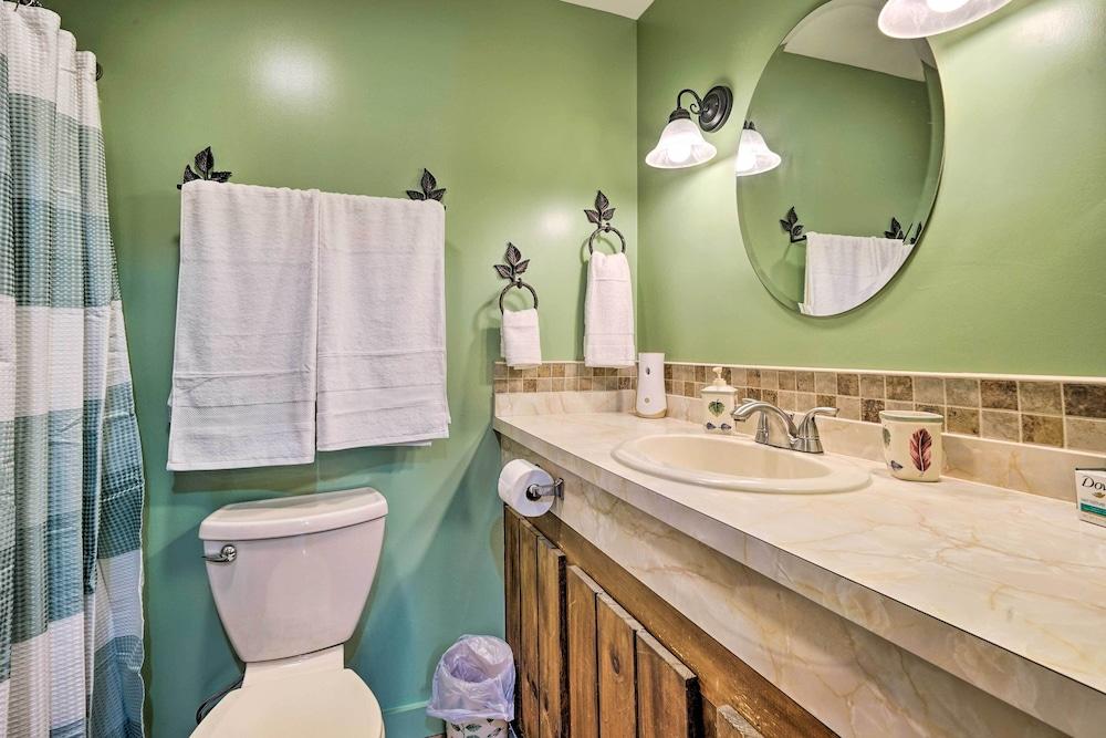 Bolton Landing Winter Escape: Walk to Lake!