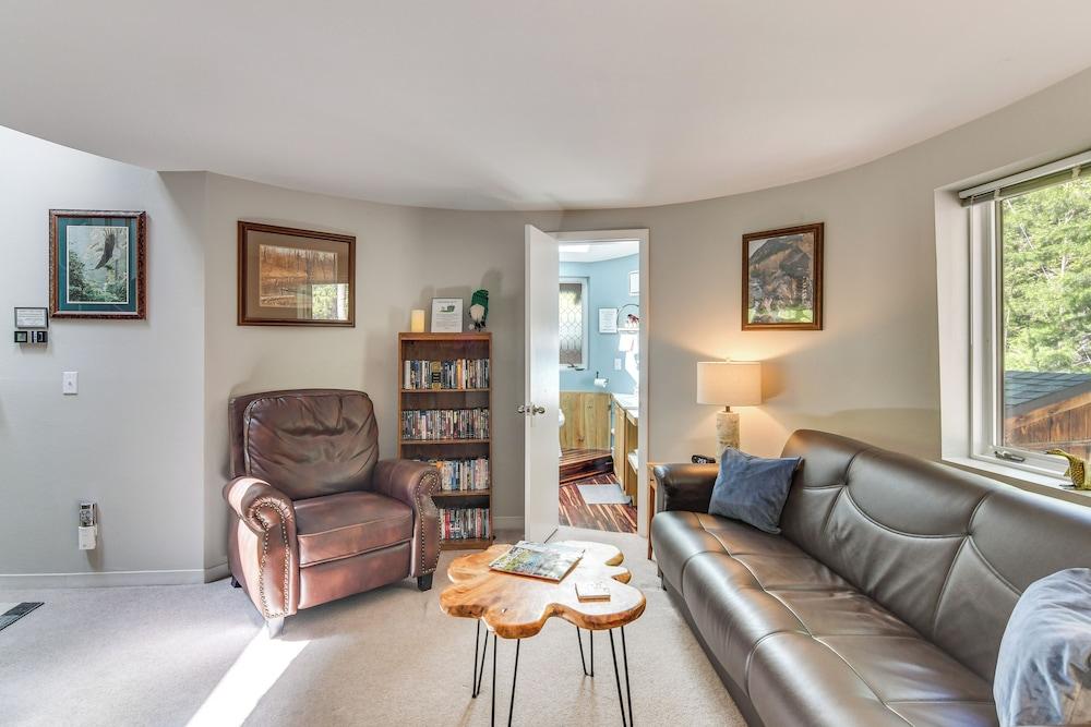 Cabin on Clear Creek: A Hobbits Retreat!