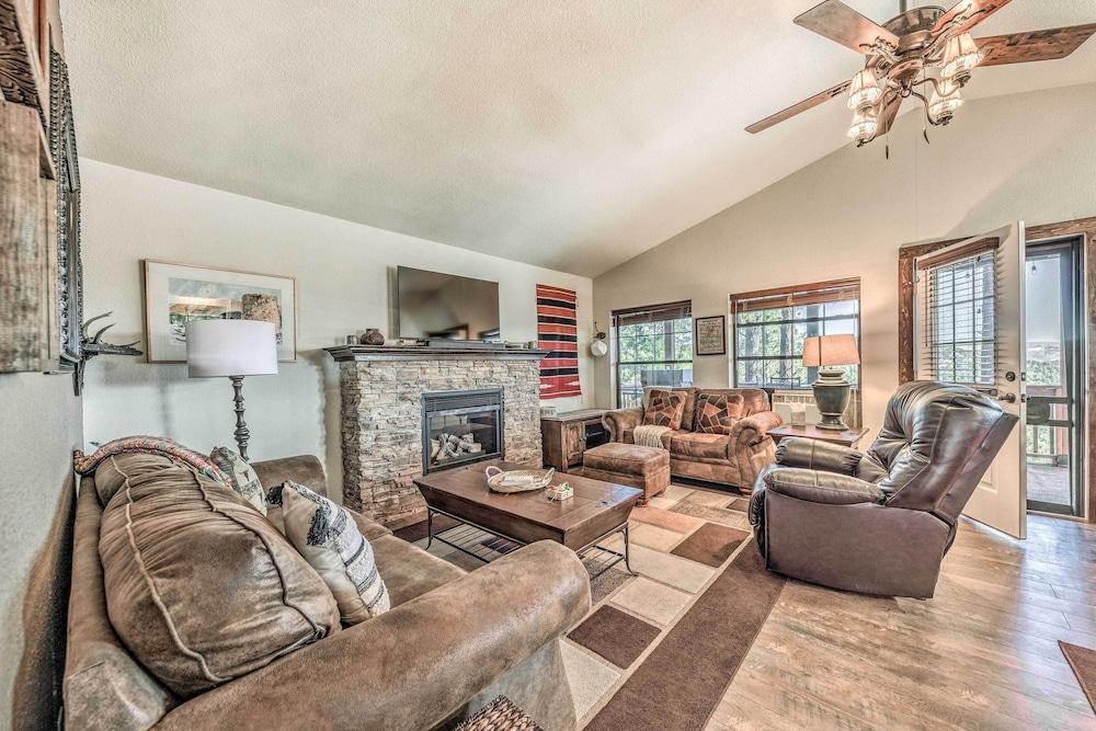 Cozy & Modern Ruidoso Cabin w/ Stellar Views!