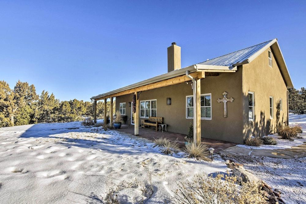 Hidden Santa Fe Gem - Nestled in Tesuque Hills!